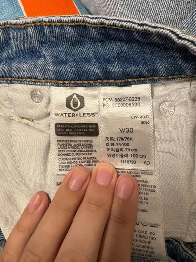 2 Pairs Levi's Jeans Size 30W – 200K VND Each — 3/7